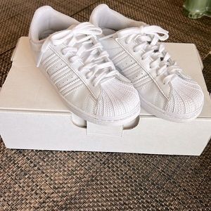 Kid’s Adidas Sneakers 👟